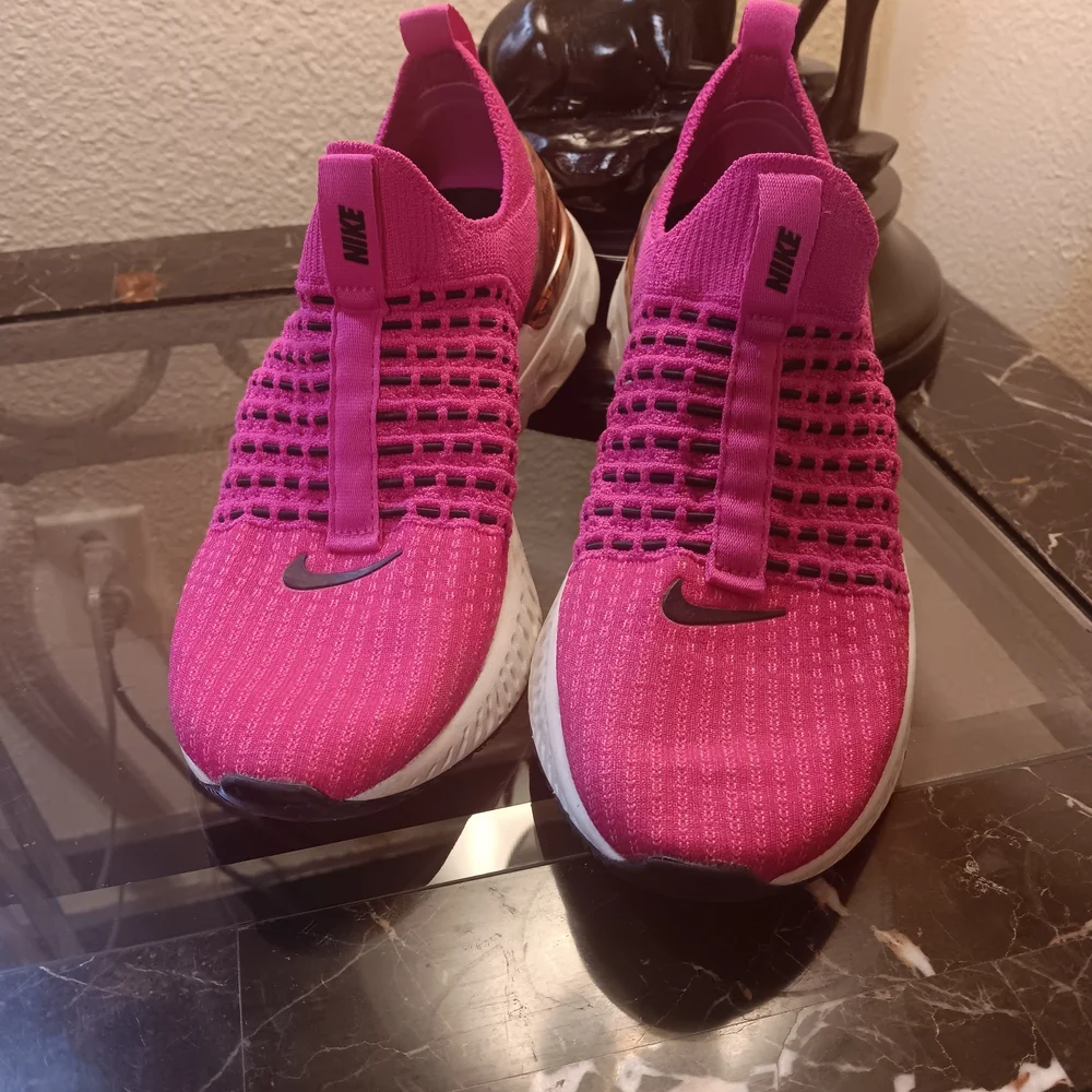 Nike Women's Pink Running Shoes - Picture 4 of 5